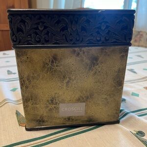 CROSCILL TOWNHOUSE BATHROOM TISSUE BOX COVER CERAMIC.PERFECT CONDITION